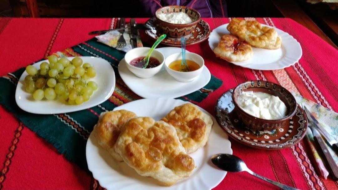 Къща За Гости Динас Zmeitsa Dış mekan fotoğraf